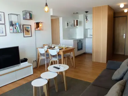 Location appartement à Val Thorens, Appartement rénové 47m² - 6 pers, proche pistes et commodités, quartier animé, parking inclus