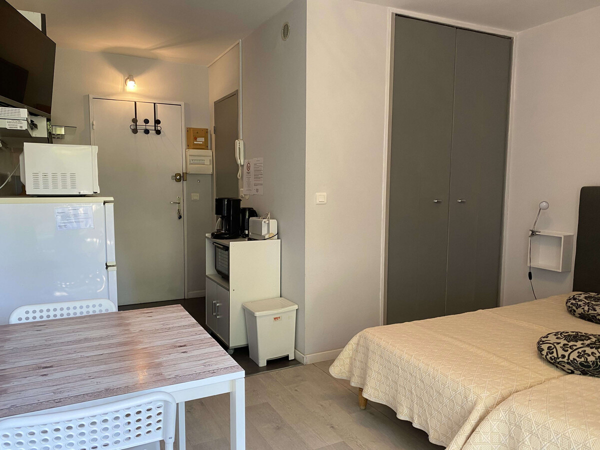 Studio rénové, parking privé à Balaruc-les-Bains - Photo 4