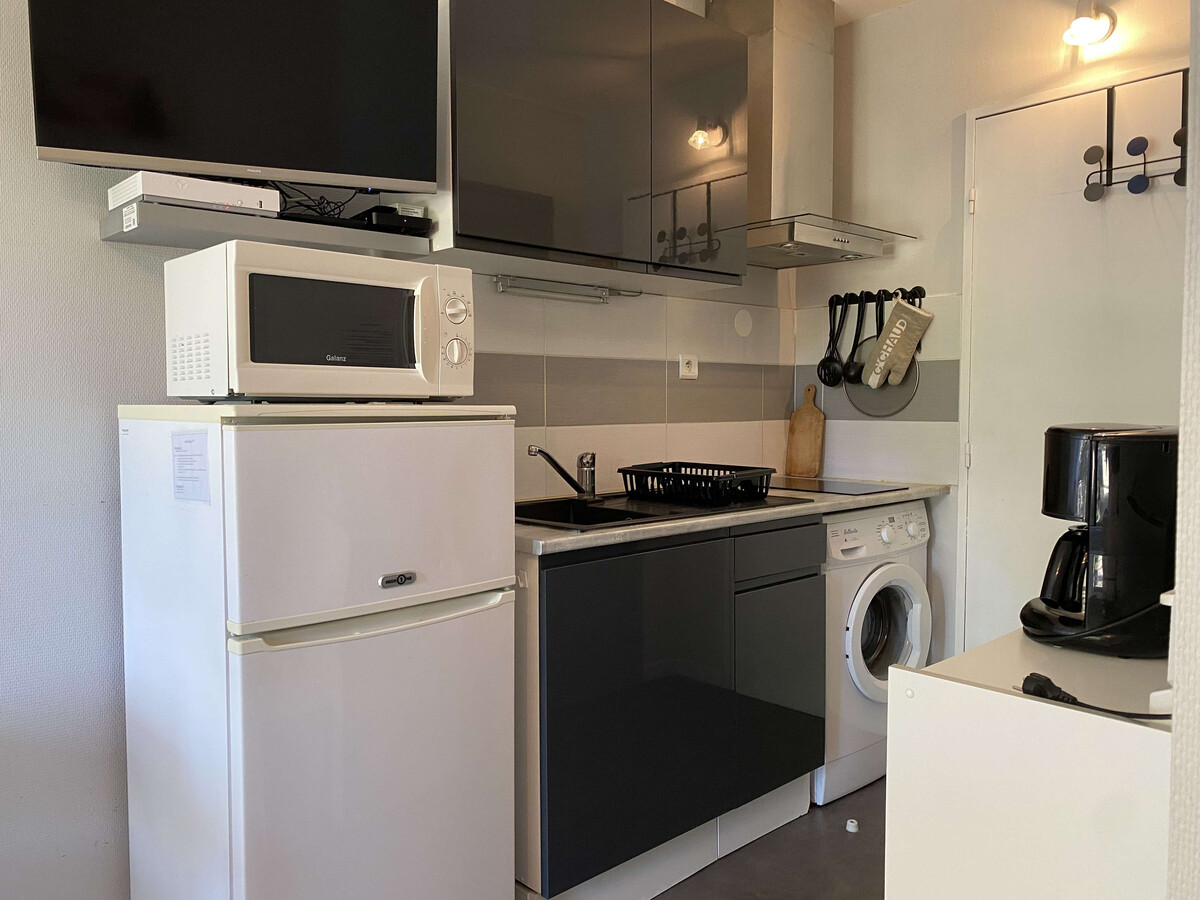 Studio rénové, parking privé à Balaruc-les-Bains - Photo 9