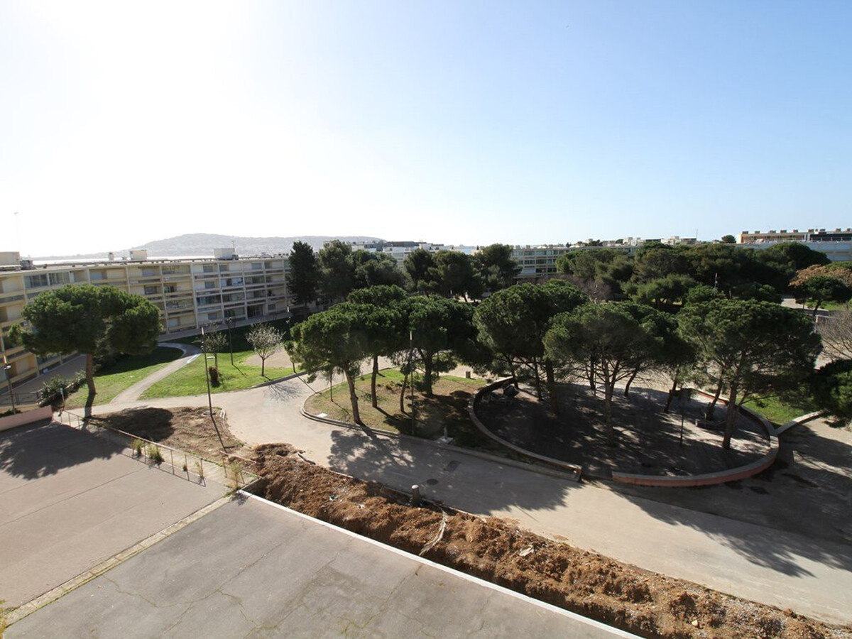 T1 climatisé Balaruc-les-Bains, balcon parc - Photo 9