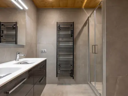 Chalet spacieux à Avoriaz, sur les pistes, pour 14 pers. avec sauna, home cinema et service premium - Photo 9