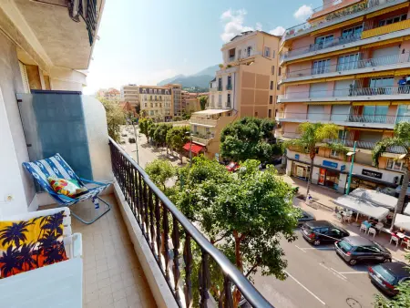 Location appartement à Menton, Agréable 2P moderne en centre-ville proche mer avec balcon