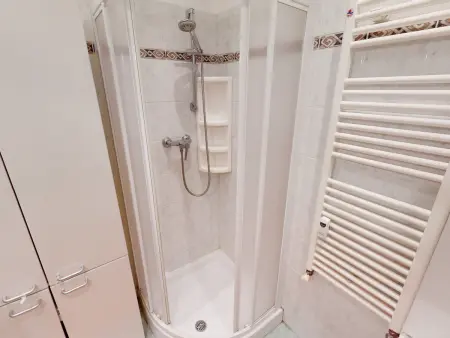 Appartement 2P moderne centre-ville Menton, balcon mer : photo 8
