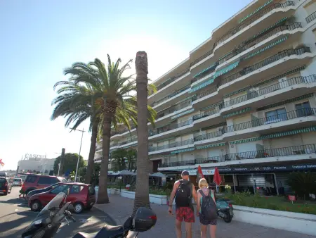 Appartement 2P moderne centre-ville Menton, balcon mer : photo 11