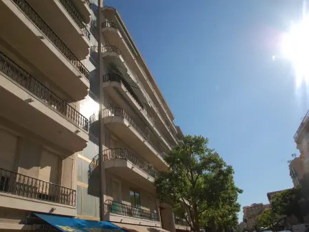 Appartement 2P moderne centre-ville Menton, balcon mer : photo 13