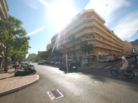 Appartement 2P moderne centre-ville Menton, balcon mer : photo 14