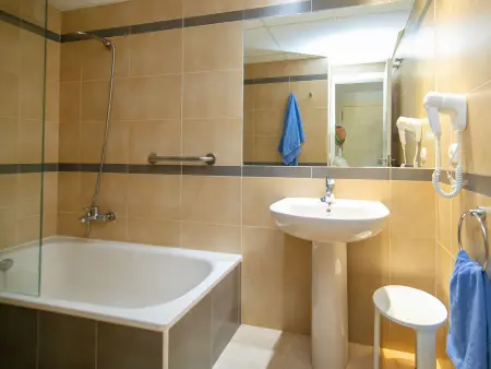 Appartement Esmeralda Suites, vue mer, à 200 m de la plage : photo 8