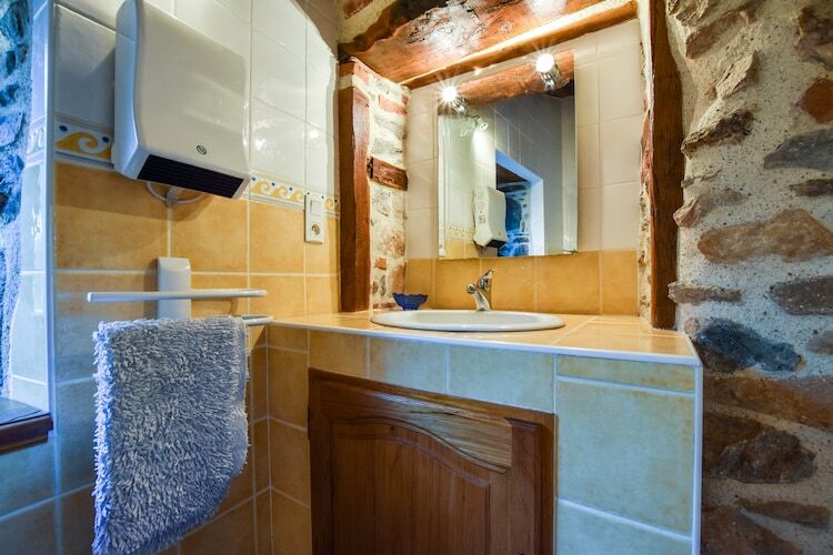 Gîte romantique avec terrasses à Saint-Beauzire - Photo 10