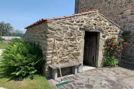 Gîte romantique avec terrasses à Saint-Beauzire : photo 12