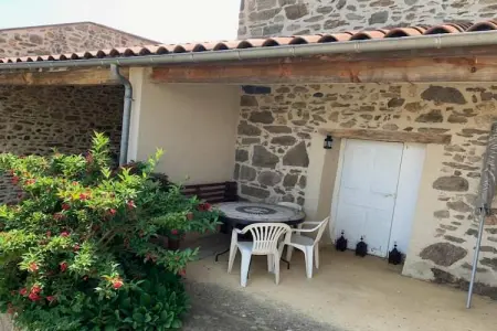 Gîte romantique avec terrasses à Saint-Beauzire : photo 13