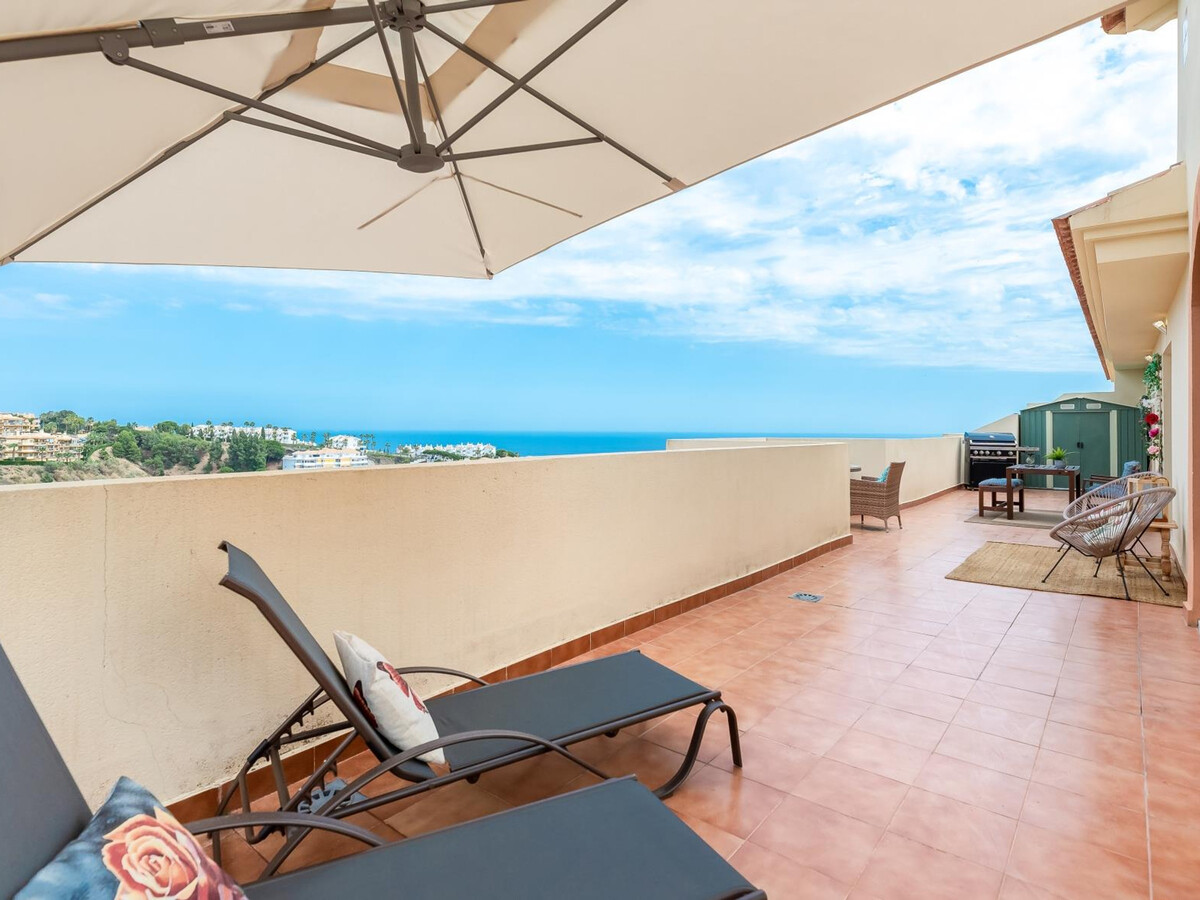 Penthouse moderne vue mer, terrasse et 2 piscines à Mijas - Photo 23