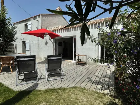 Location maison à Barbâtre, Charmante maison rénovée, proche plage, jardin, terrasse, 3 chambres