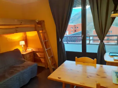 Location appartement à Les Menuires, Studio ensoleillé pour 3 pers, pied des pistes, balcon Sud-Ouest