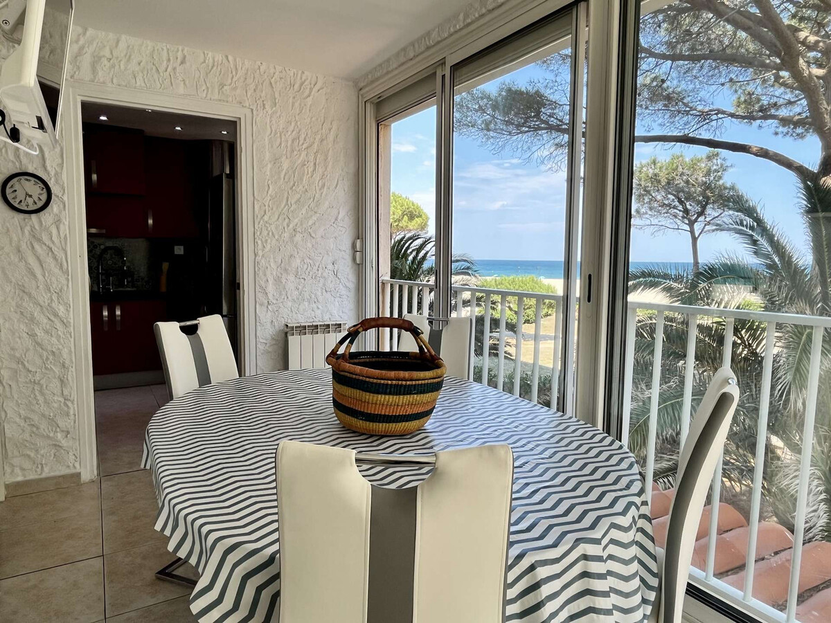 Appartement 3 pièces front de mer, accès direct plage - Photo 2