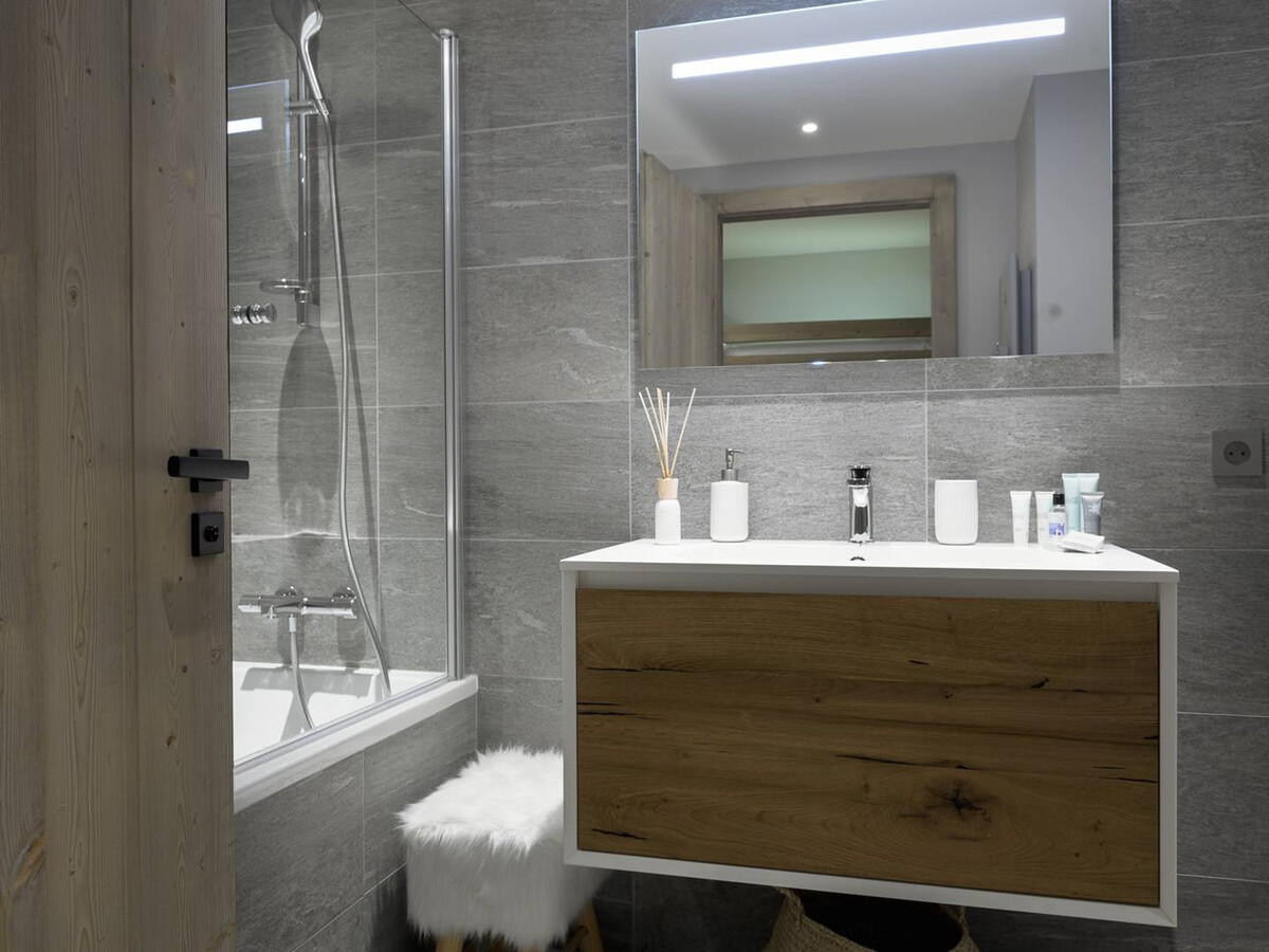 Appartement 8 pers, 4 chambres, spa et skis à Courchevel - Photo 9