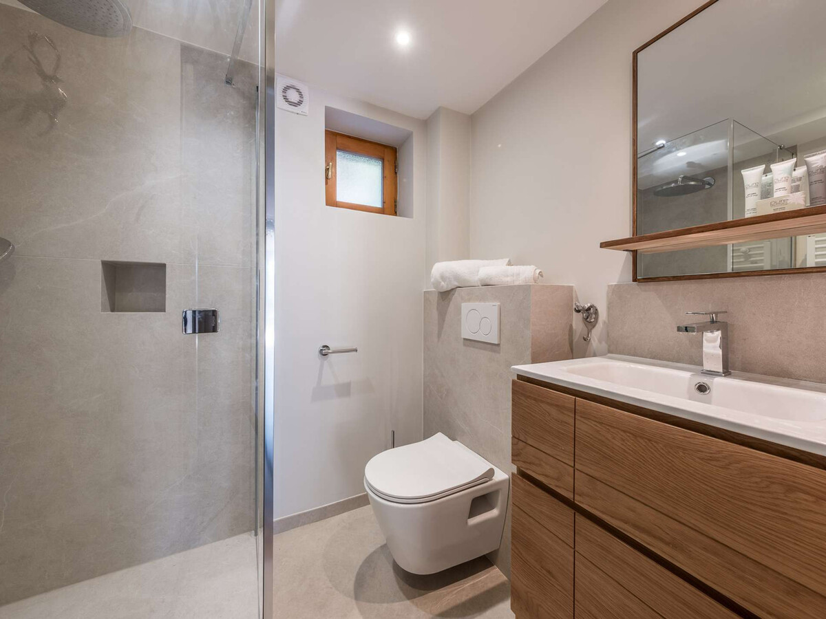 Appartement rénové 50m² à Courchevel 1850 - Vue station - Photo 3