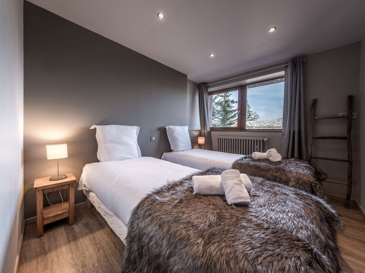 Appartement rénové 50m² à Courchevel 1850 - Vue station - Photo 4