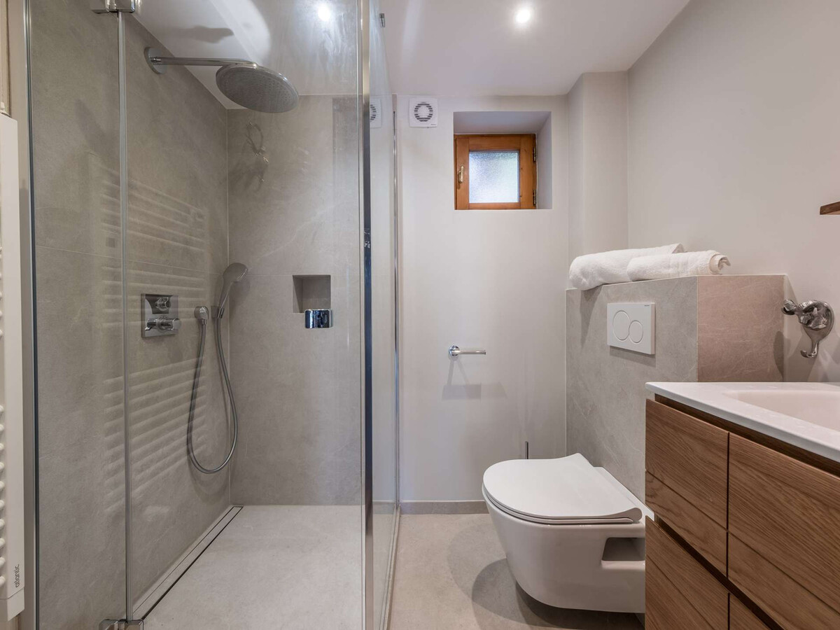 Appartement rénové 50m² à Courchevel 1850 - Vue station - Photo 10