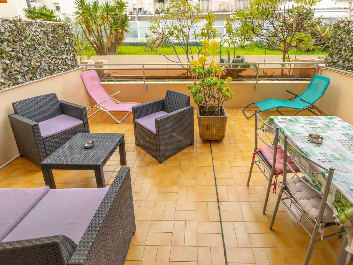 Studio climatisé avec terrasse au cœur de Menton - Photo 1