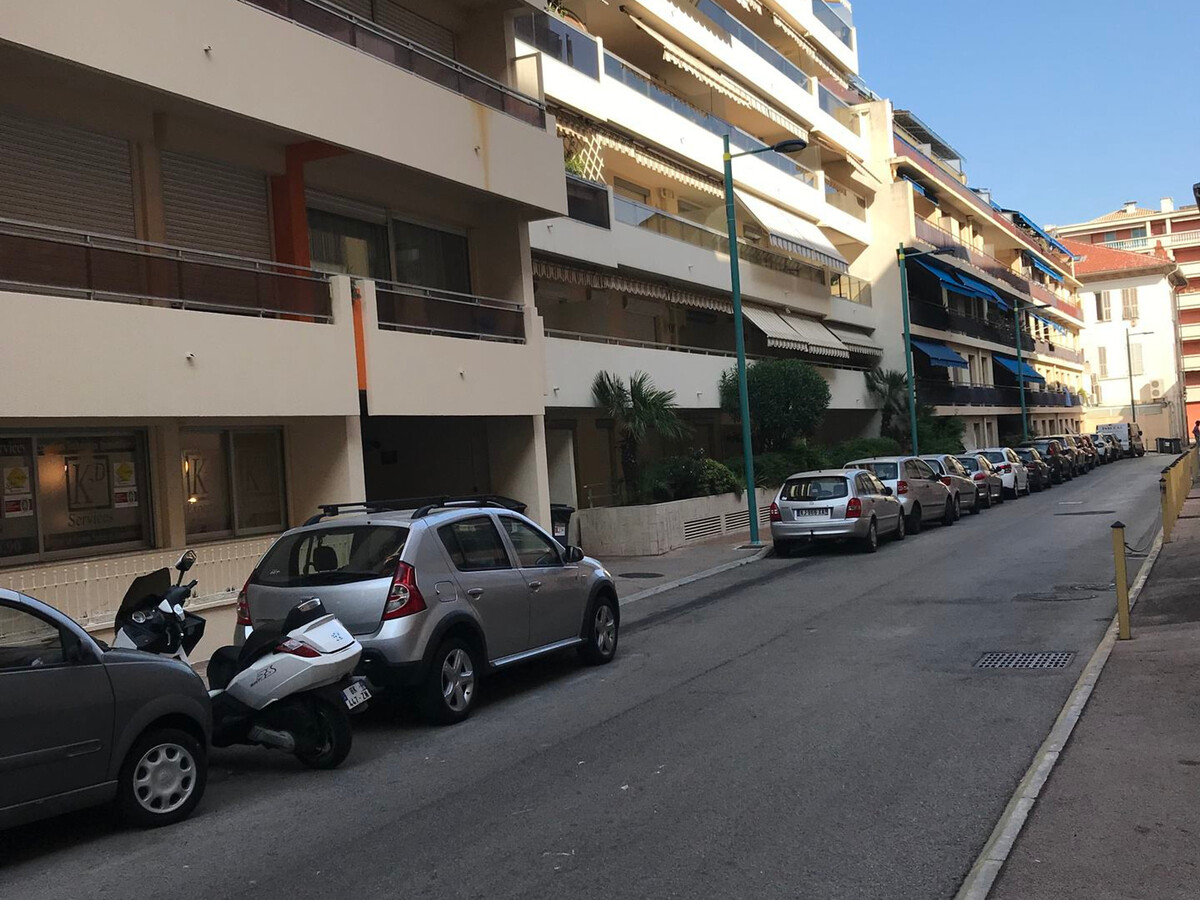 Studio climatisé avec terrasse au cœur de Menton - Photo 14