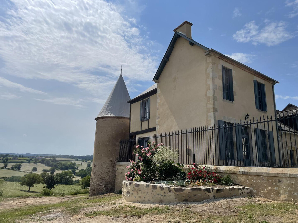 Gîte de caractère avec vue sur château à Vernusse - Photo 1