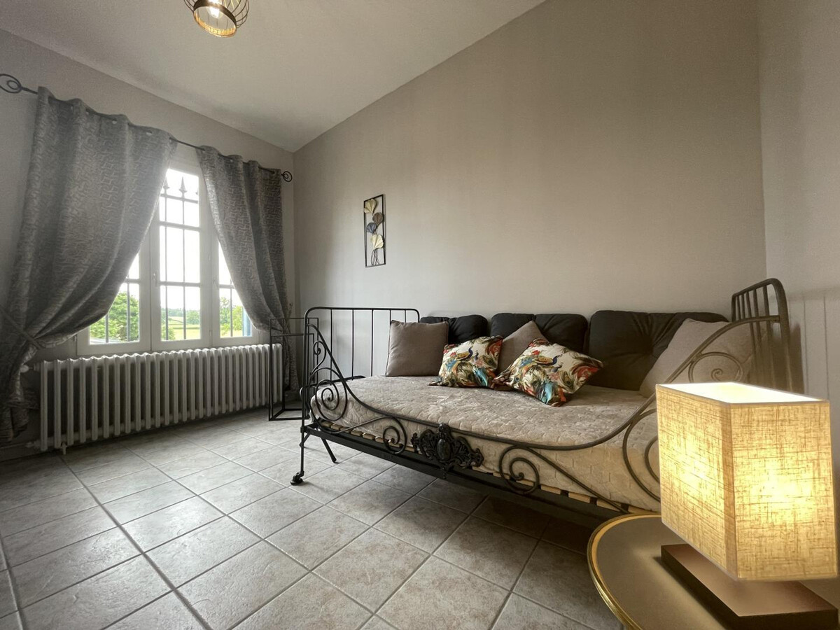 Gîte de caractère avec vue sur château à Vernusse - Photo 8