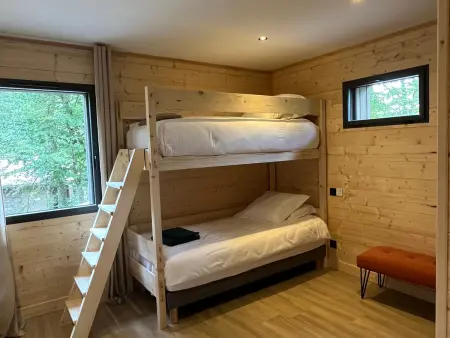 Lodge 8 pers. au Chambon-sur-Lignon : spa privé et piscine : photo 10