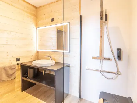 Lodge 12 pers. avec bain à remous et spa au Chambon-sur-Lignon : photo 9