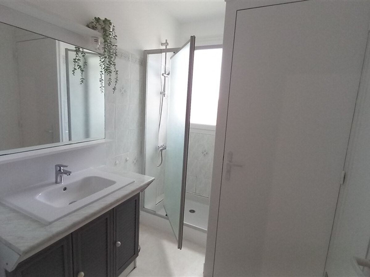 Appartement moderne 2 chambres, 200m de la plage - Photo 10