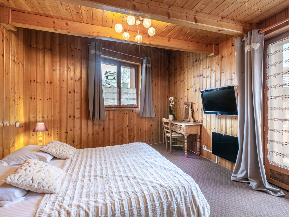 Duplex rustique 10 pers., cheminée et accès pistes à Val-d'Isère - Photo 10