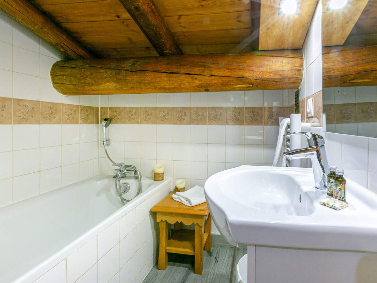 Duplex rustique 10 pers., cheminée et accès pistes à Val-d'Isère - Photo 13