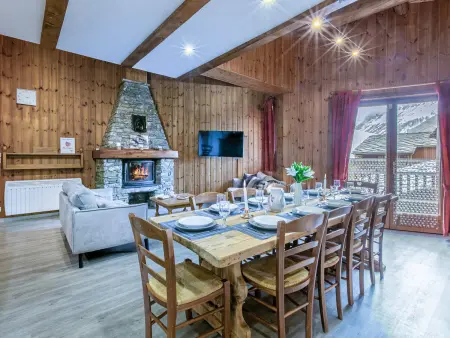 Location appartement à Val d'Isère, Duplex montagnard rustique avec cheminée, au vieux village de Val-dIsère, au pied des pistes