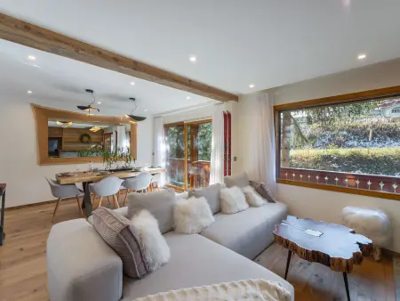 Location appartement à Courchevel 1850, Appartement de charme avec cheminée et balcon ensoleillé à Courchevel