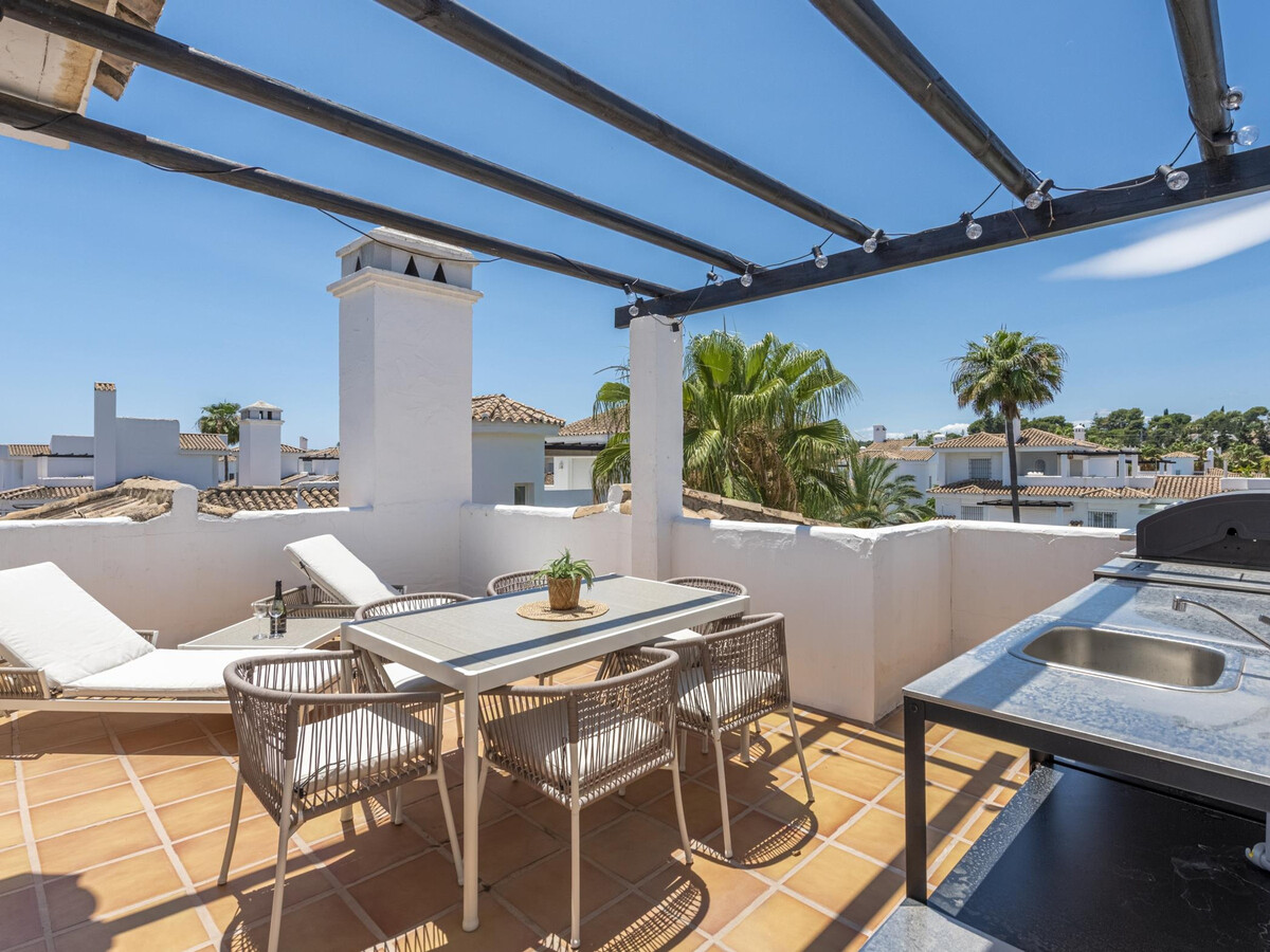 Appart 1 chambre scandinave, terrasse vue montagne à Marbella - Photo 2