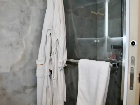 Appartement 57 m² vue Cap d'Antibes, terrasse 60 m² : photo 8