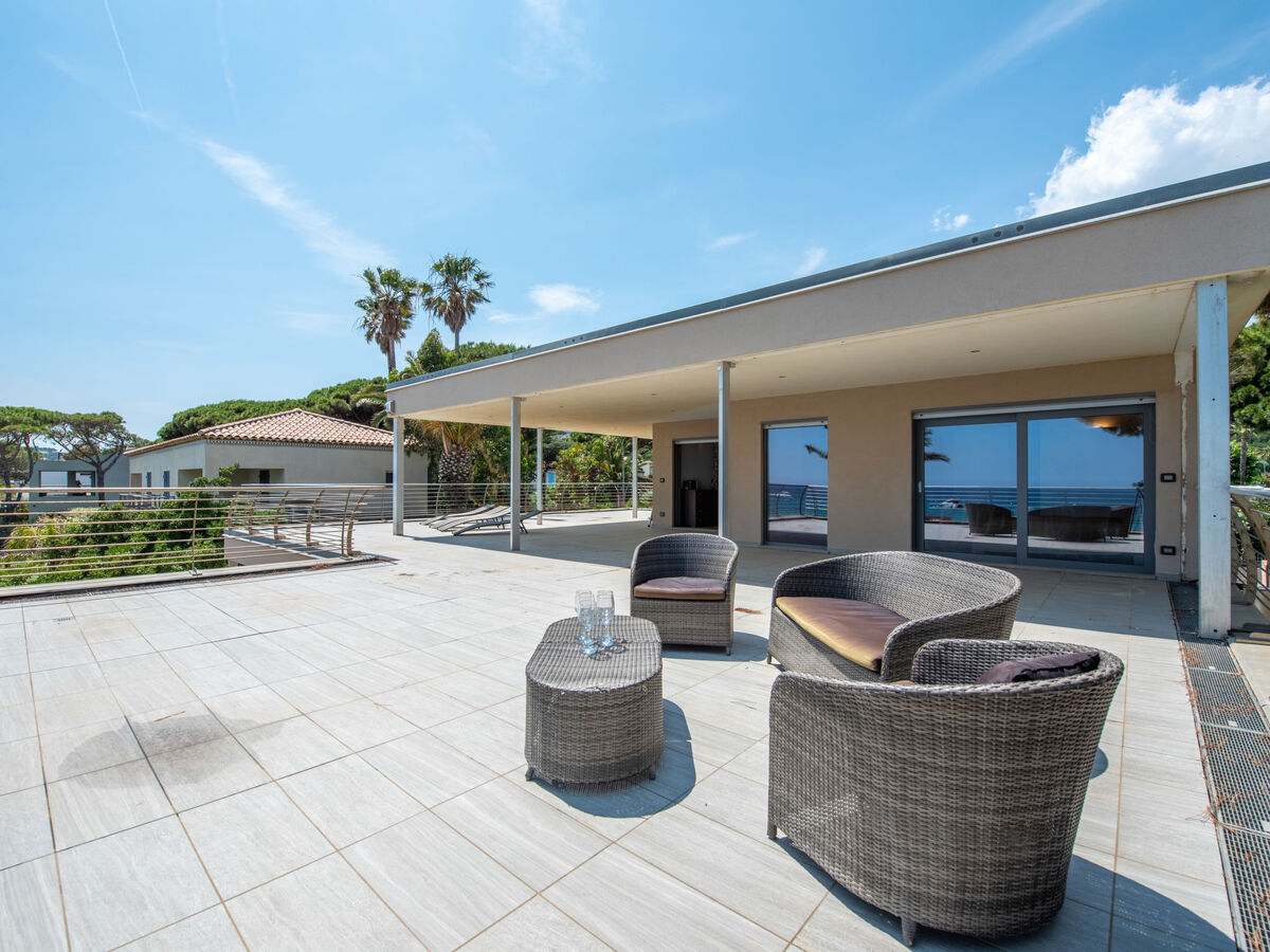 Villa Cabanon 230m² vue mer à 20m de la plage - Photo 26