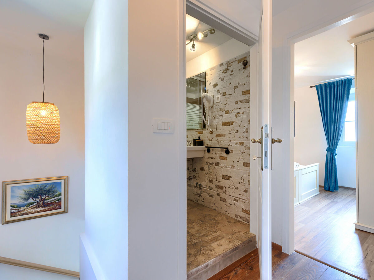 Di Nelo – Maison Labin, vue mer et jacuzzi - Photo 14