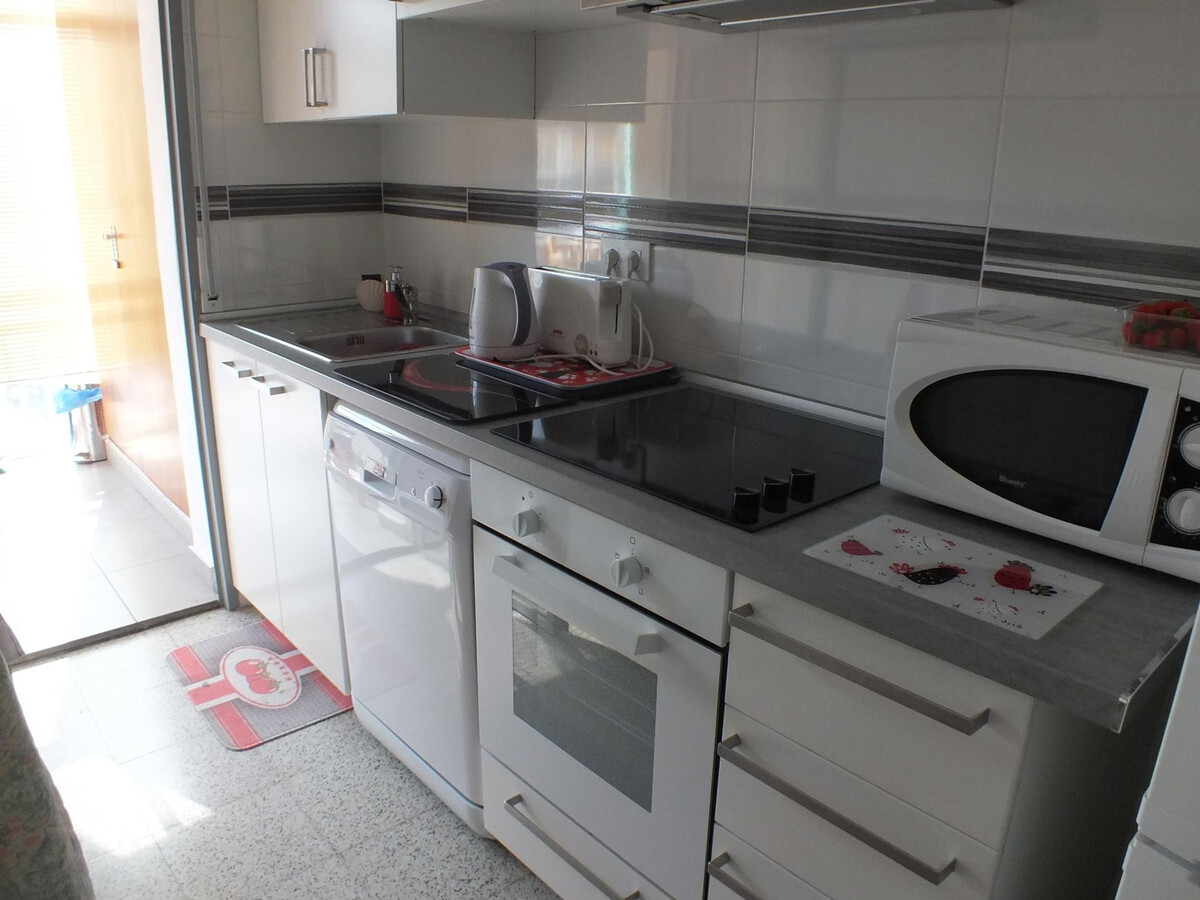 Appartement 4 pers. proche plage, parking et grande terrasse à Roses - Photo 12