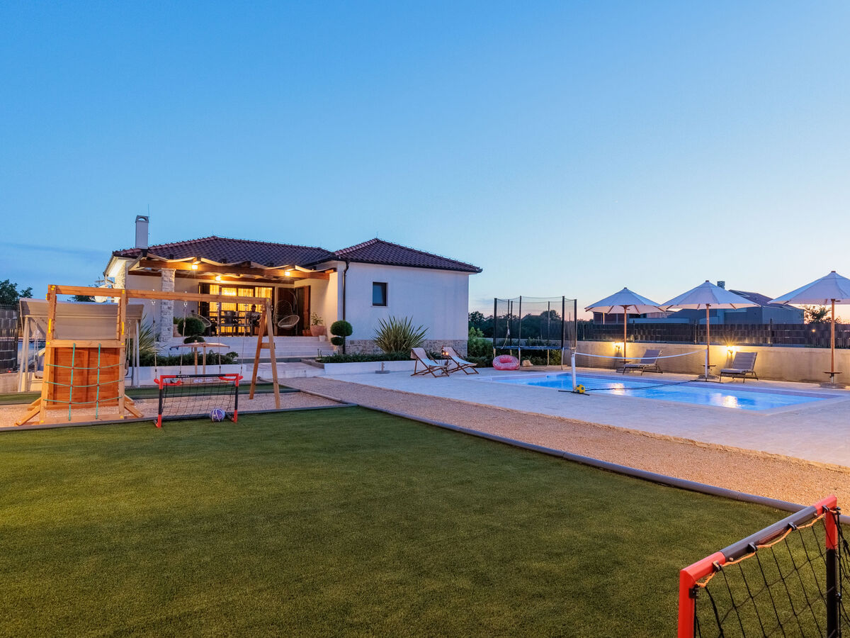 Maison KLM à Zadar : piscine privée et 1000 m² de terrain - Photo 1