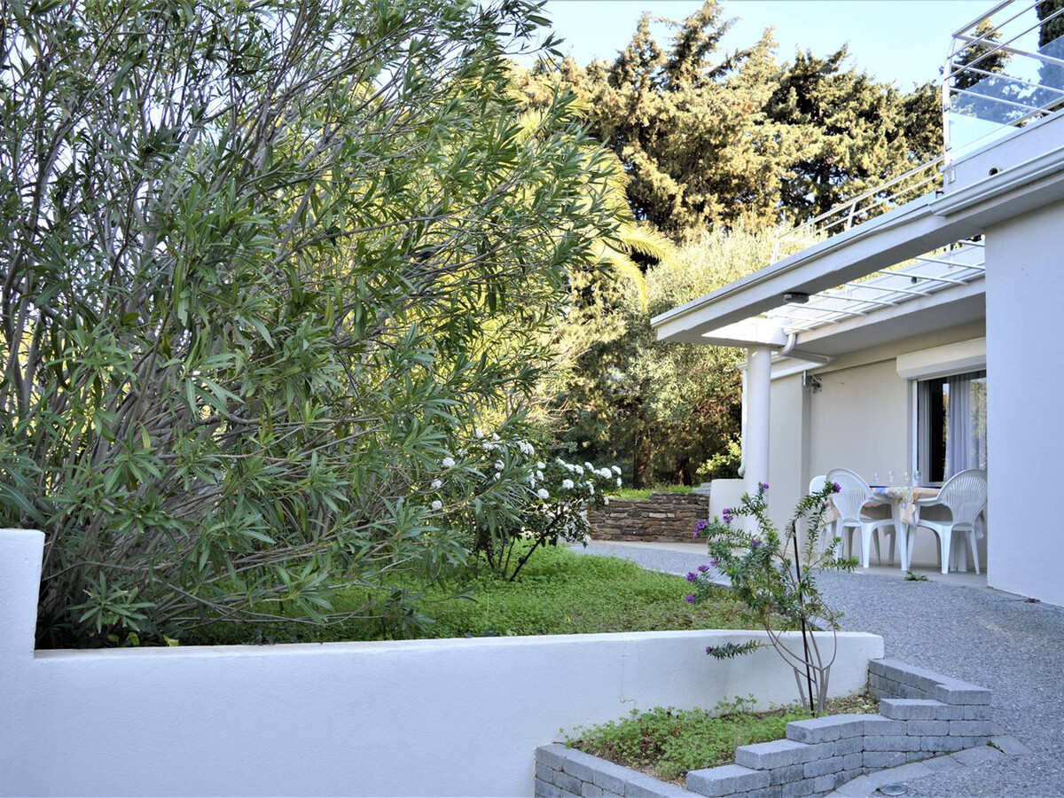 T2 rénové avec terrasse à Cavalaire, près du port - Photo 1