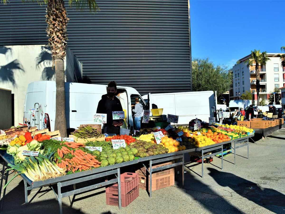 T2 rénové avec terrasse à Cavalaire, près du port - Photo 14