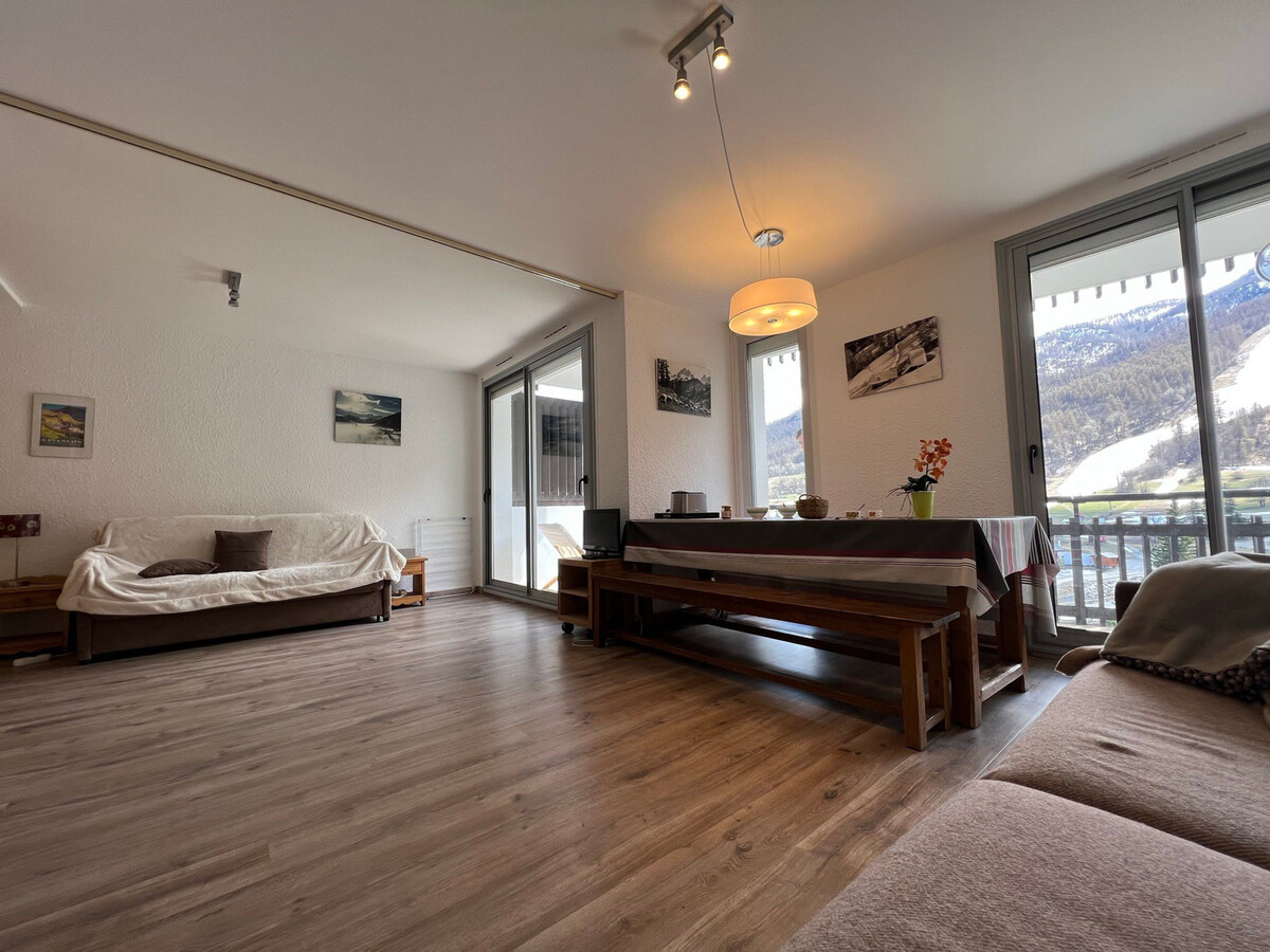 Studio 38 m² rénové, balcon vue pistes à La Salle-les-Alpes - Photo 1