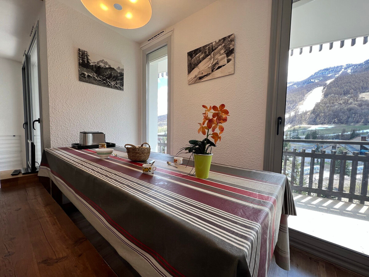 Studio 38 m² rénové, balcon vue pistes à La Salle-les-Alpes - Photo 3