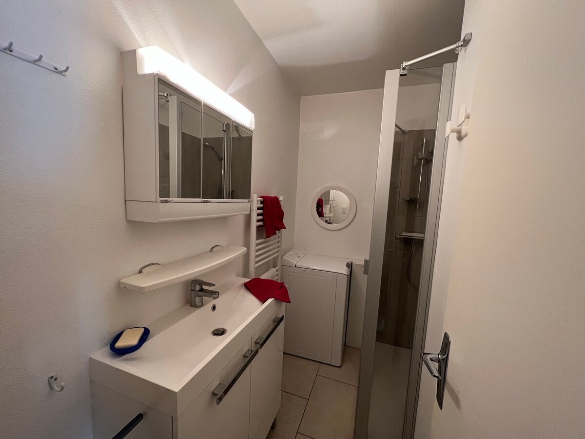 Studio 38 m² rénové, balcon vue pistes à La Salle-les-Alpes - Photo 5
