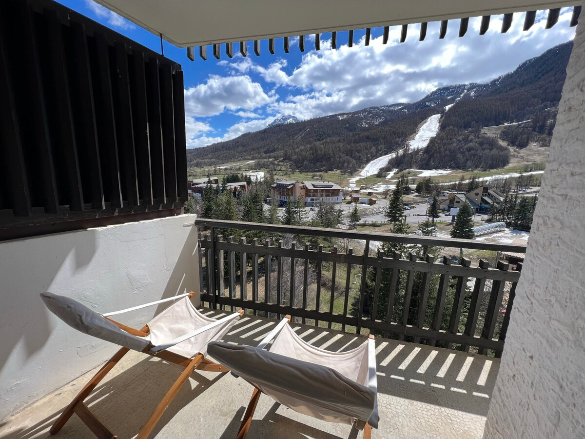 Studio 38 m² rénové, balcon vue pistes à La Salle-les-Alpes - Photo 7