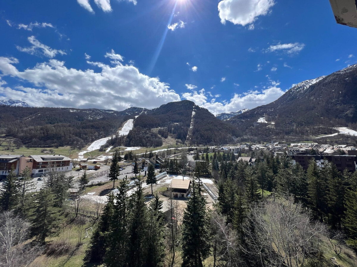 Studio 38 m² rénové, balcon vue pistes à La Salle-les-Alpes - Photo 8