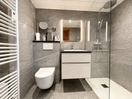 Chalet moderne pour 4 pers avec parking et Wifi à Crest-Voland - Photo 9