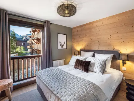 Chalet mitoyen exceptionnel à Courchevel 1650, 4 chambres en suite, animaux admis : photo 8