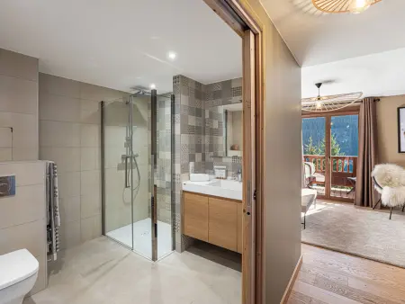 Chalet mitoyen exceptionnel à Courchevel 1650, 4 chambres en suite, animaux admis : photo 11