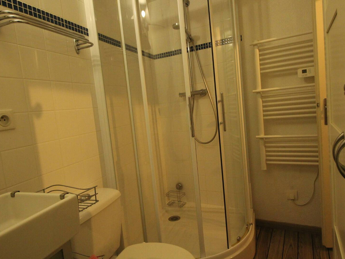 Studio cabine RDC avec jardinet à Bagnères-de-Luchon - Photo 4